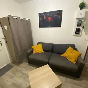 Studio Tout Equipe Bassin De La Vilette Centre Appartement Paris
